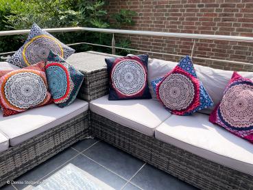 Preview: Pillow Party by joulijou Panel ca. 98 cm in Beeren/Rottönen